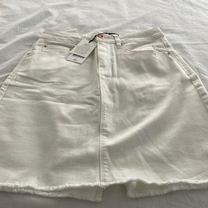 A loves a off white Jean skirt